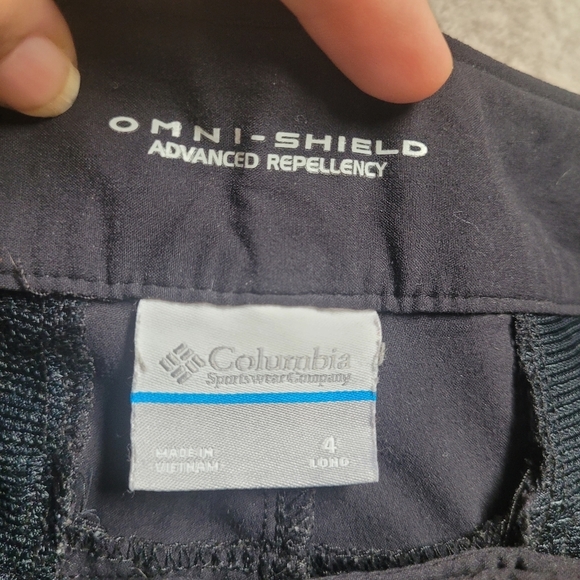 Columbia Black Side Cargo Pocket Shorts - Picture 2 of 5